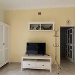 Apartment Grey Angel Oak House Near The Station Bari
