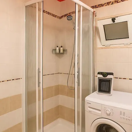 Апартаменты Grey Angel Oak House Near The Station