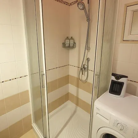 Grey Angel Oak House Near The Station Апартаменты