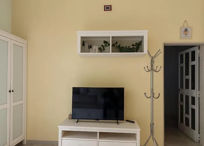 Апартаменты Grey Angel Oak House Near The Station Бари